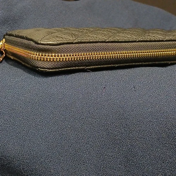 Steve Madden Black Quilted Wallet - Picture 9 of 9